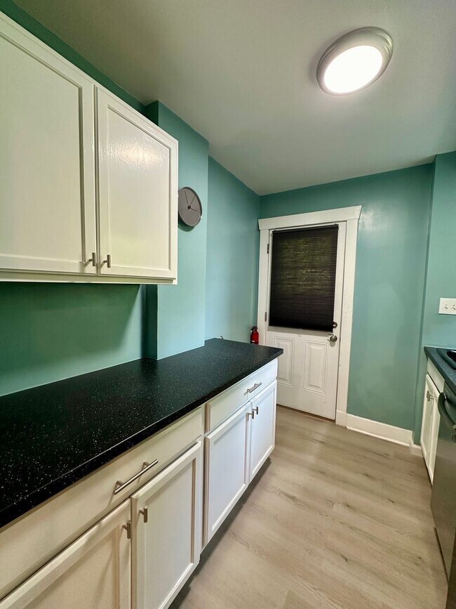 Foto del edificio - 929 Clarissa St