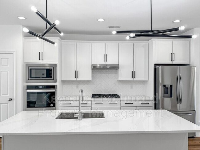 Foto del edificio - 6925 Dunton Rd