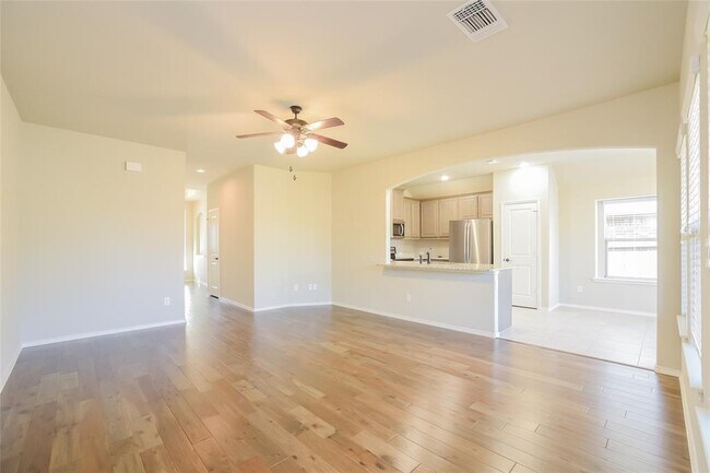 Building Photo - 235 Buckskin Dr