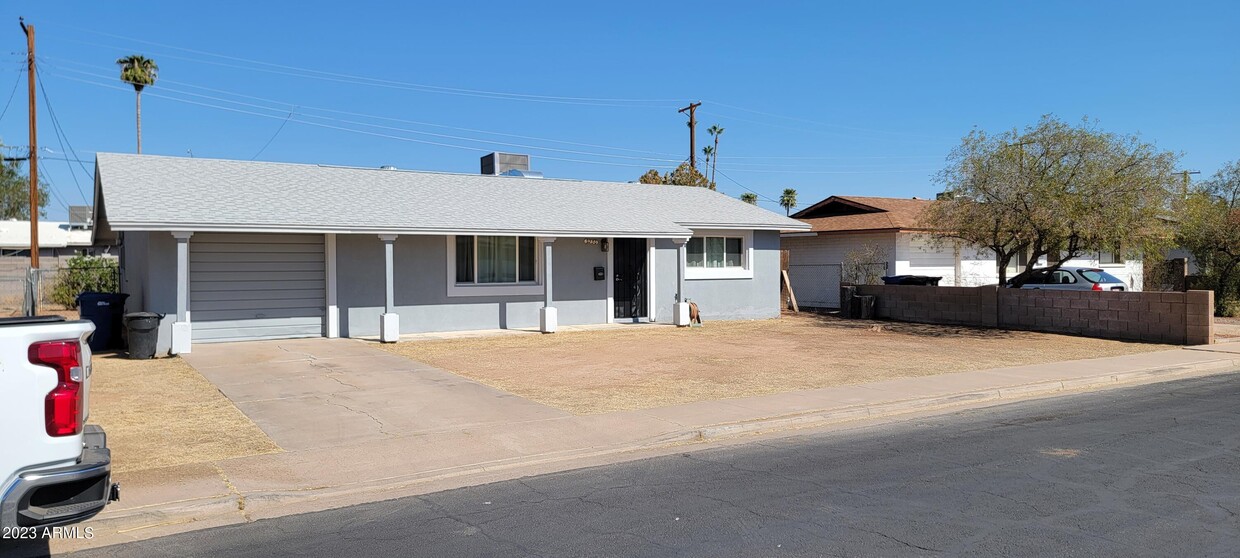 Primary Photo - 2230 E Birchwood Ave
