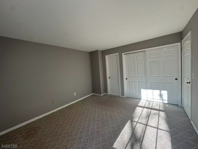 Foto del edificio - 95 Jamestown Rd