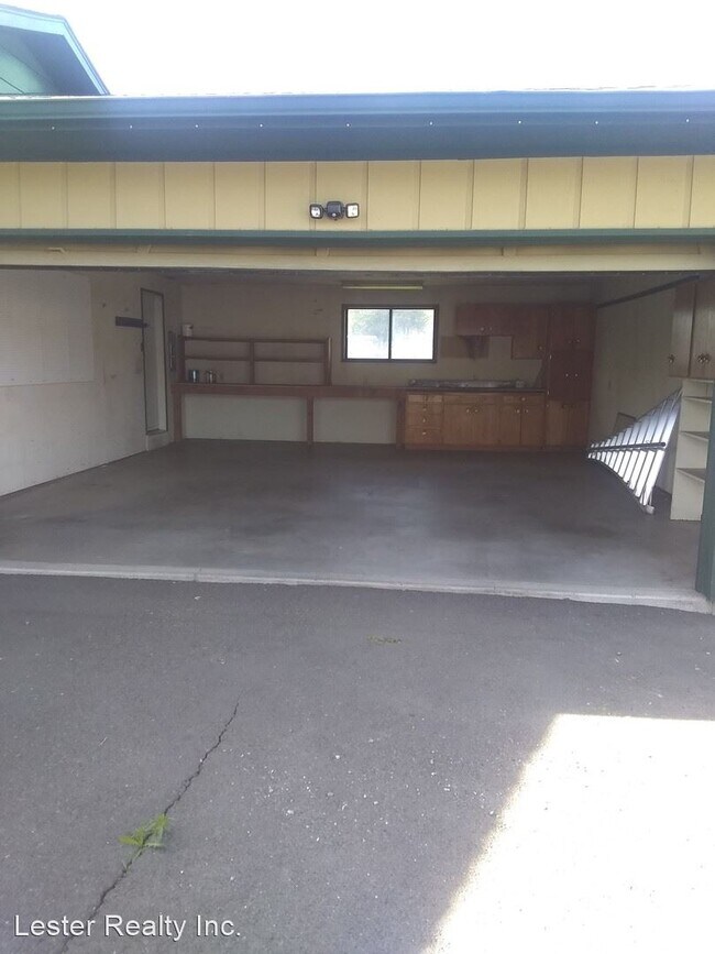 Building Photo - 3 br, 2 bath House - 3500 Summers Lane #45