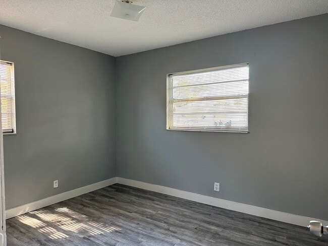 Photo - 401-407 NW 2nd St Hallandale Apartment