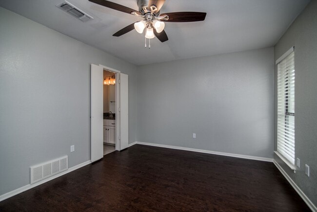 Foto del edificio - Wonderfully Updated Home in Outstanding Ne...