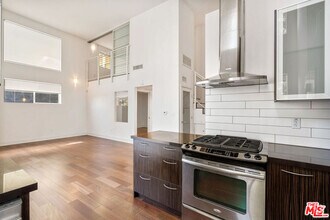 Building Photo - 600 Ridgeley Dr