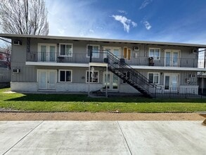 Building Photo - 624 Berrydale Ave