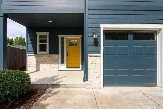Building Photo - 3221-3223 Pheasant Ave SE