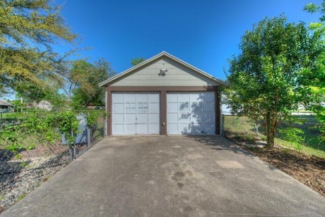 Building Photo - 879 Meyer St