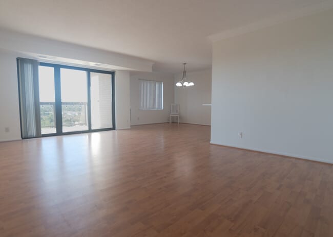 Living/Dining Rooms - 203 Yoakum Pky Apartment