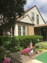Building Photo - 1626 Lunt Ave