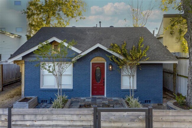 Building Photo - 605 Cottage St