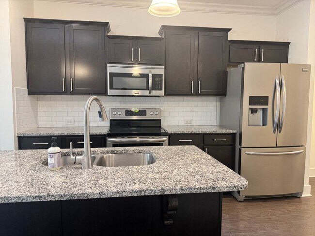 Foto del edificio - Beautiful 3BR Townhome in Franklin
