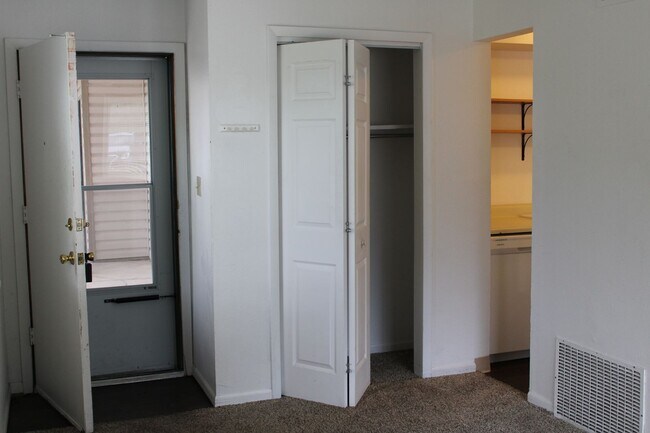 Foto del edificio - Mountain Views & Midtown Convenience