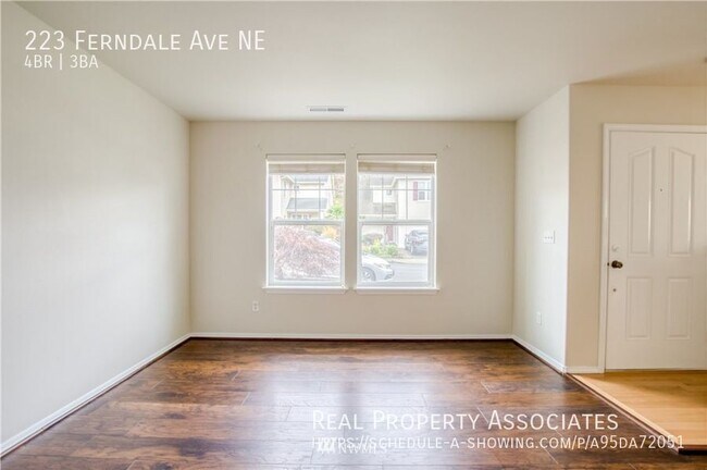 Foto del edificio - 223 Ferndale Ave NE
