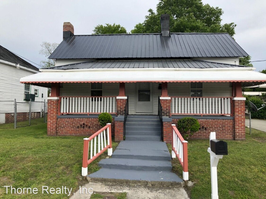 Primary Photo - 3 br, 1 bath House - 517 N.E. Main Street