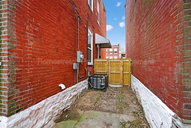 Building Photo - 3833 Oregon Ave