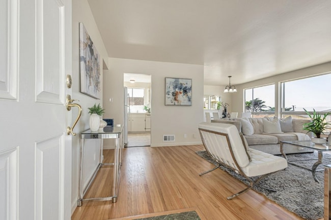 Building Photo - 157 Longview Dr