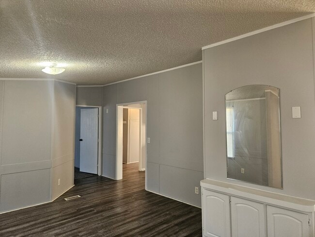 Building Photo - 41 Lynnwood Cir