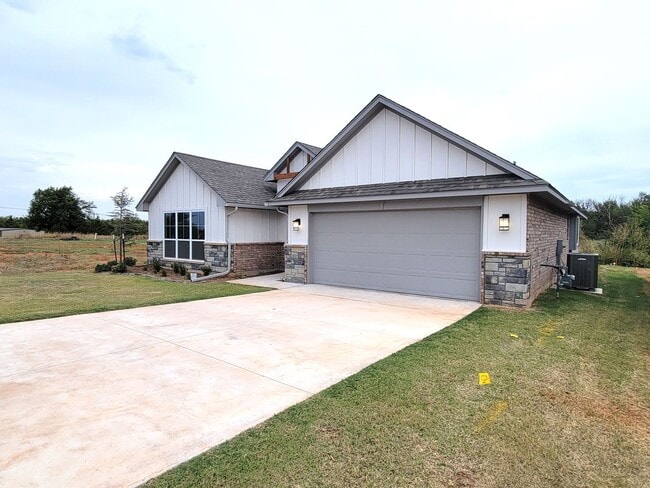 Building Photo - ASK ABOUT OUR MOVE-IN SPECIALS FOR THIS BR...