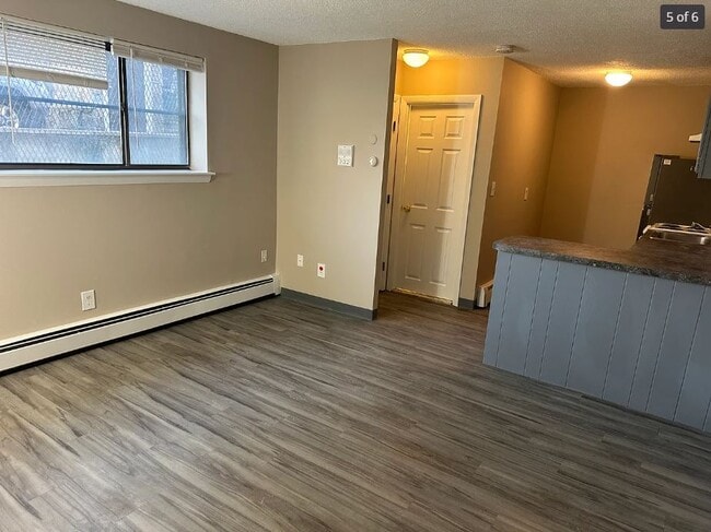 Building Photo - 136 School St