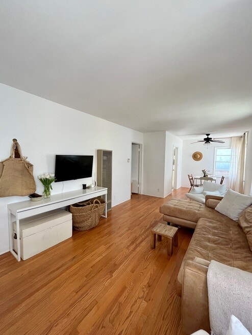 Livingroom - 830 20th St