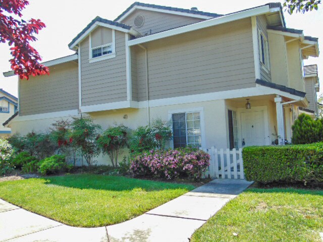 Photo - Top Notch Townhome in the desired Ardenwoo...