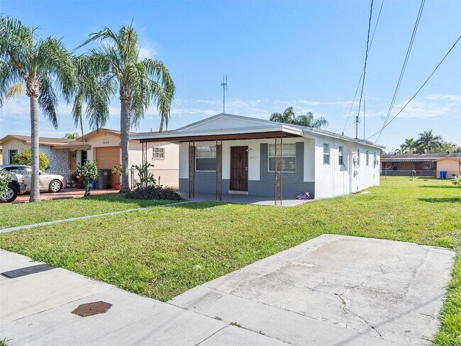 Building Photo - 5628 SW 18th St