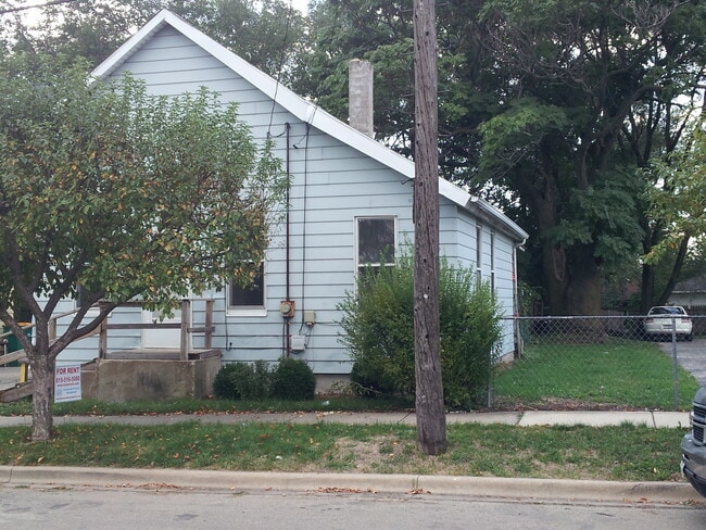 Building Photo - 859 Royce Ave