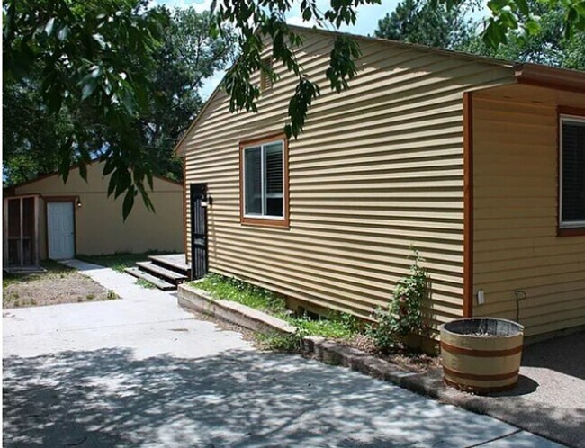 Foto del edificio - 5-bedroom, 2-bathroom home located in the heart of Colorado Springs