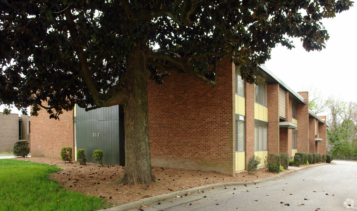 Building Photo - Greenbriar Apts