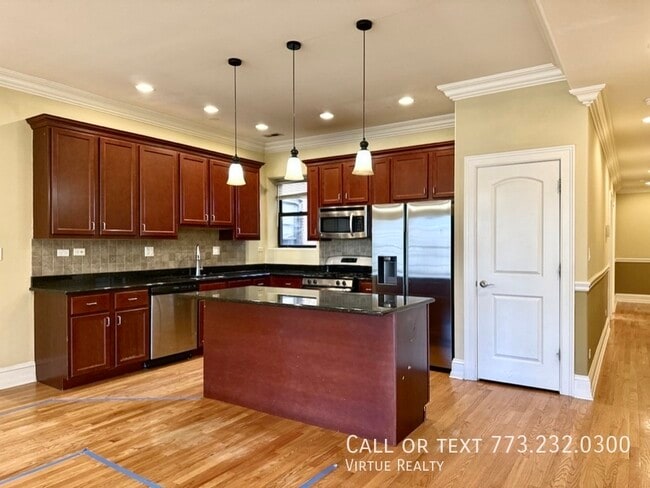 Building Photo - 5528 S Indiana Ave