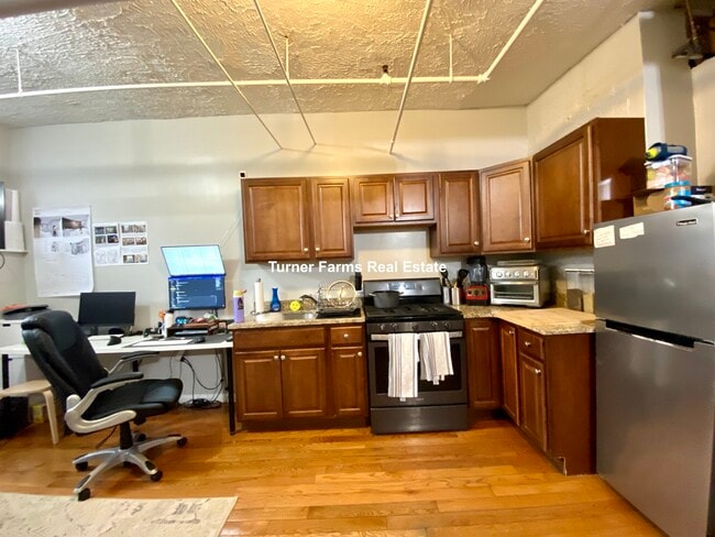 Building Photo - 465 Park Dr