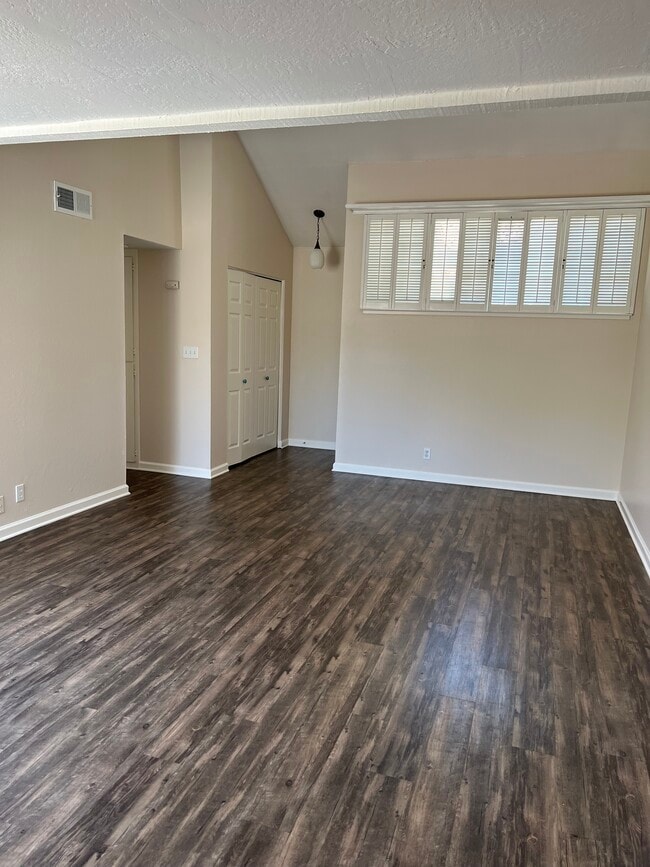 Building Photo - 1515 Calle Enrique