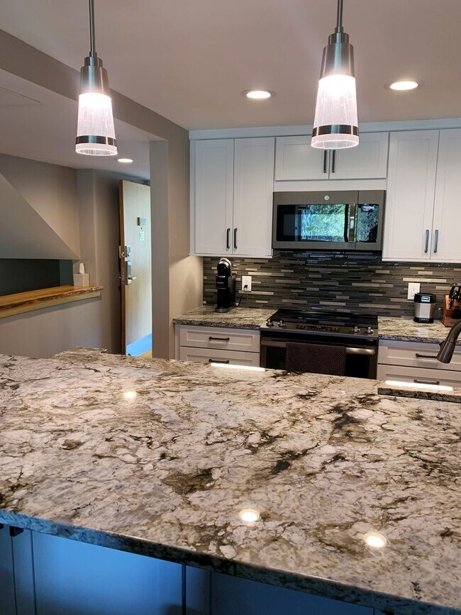 Building Photo - Summer Seasonal Rental- Sts. John 2543