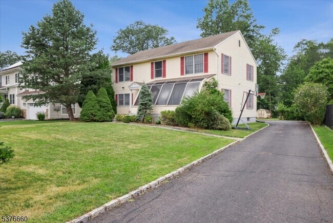 Foto del edificio - 119 Braidburn Rd
