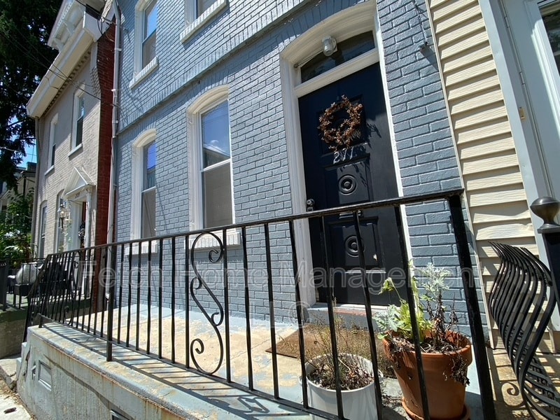 Primary Photo - 211 E Frederick St