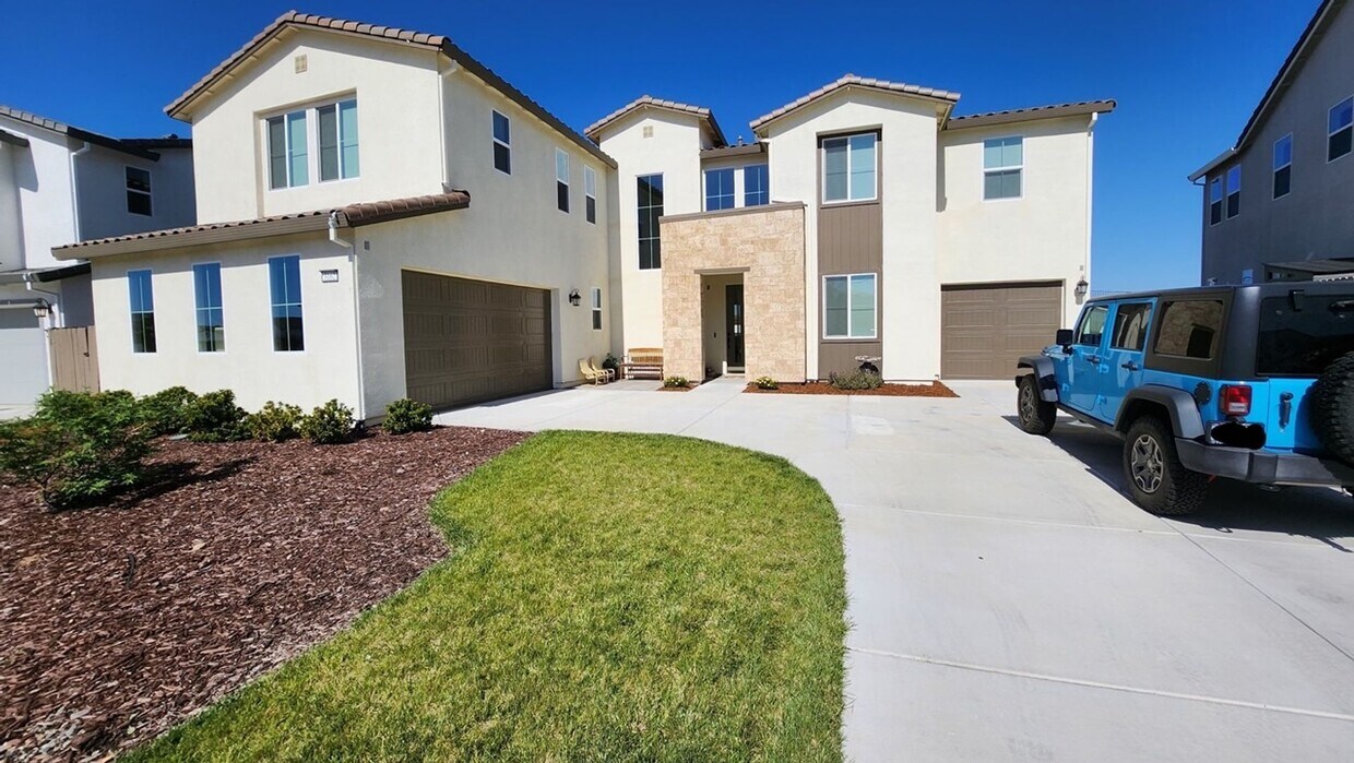 Primary Photo - Executive 5 Bedroom, 4 Bathroom 3300 sqft....