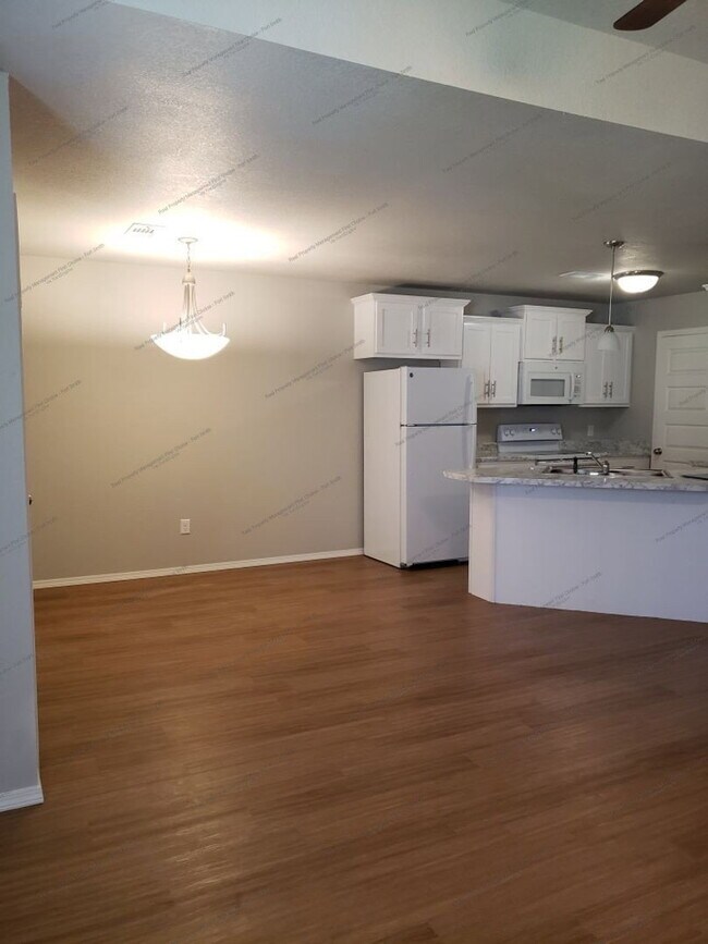 Foto del edificio - 2127 Ingalls Ln