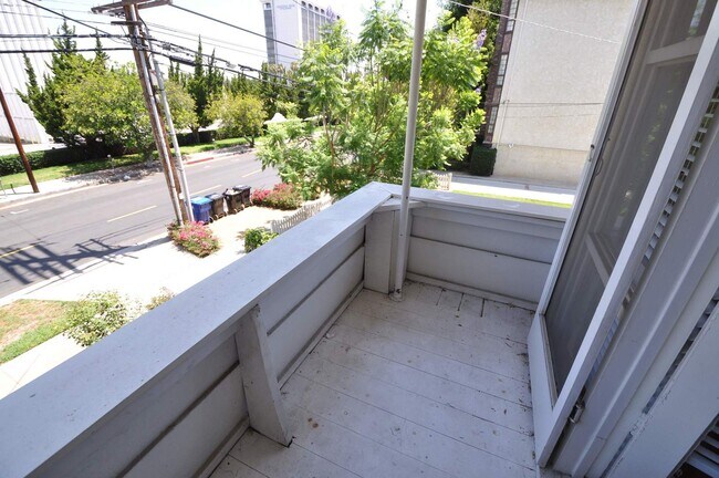 Foto del edificio - 14830 Dickens St