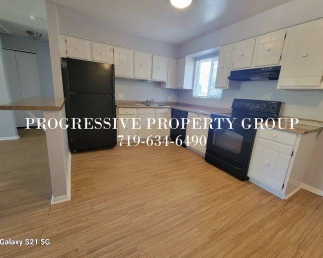 Foto del edificio - 2 Bed 1 Bath Apartment in a GREAT location!