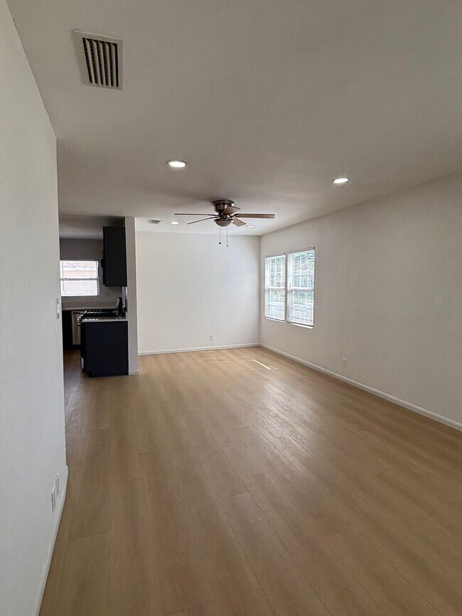 Foto del edificio - Charming & Updated 3-Bedroom Home with Spacious Backyard – Pet Friendly