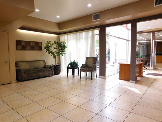 Building Photo - Large Spacious Studio for Rent in Encino