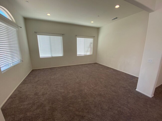 Building Photo - Newer Construction 4 bedroom in Rosamond A...