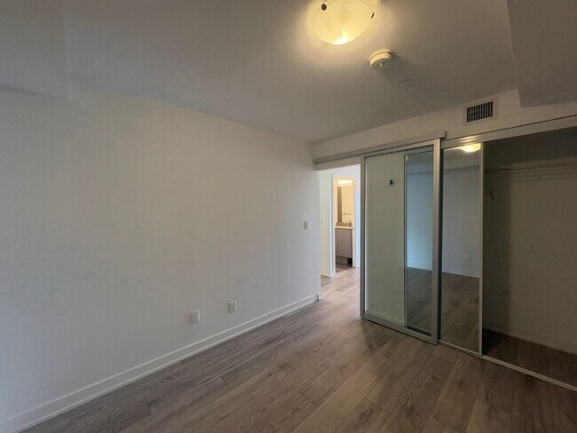 Building Photo - BURLINGTON – 2 BEDROOM + DEN – 2 BATHROOM – CONDO – $2,699 – ONLY