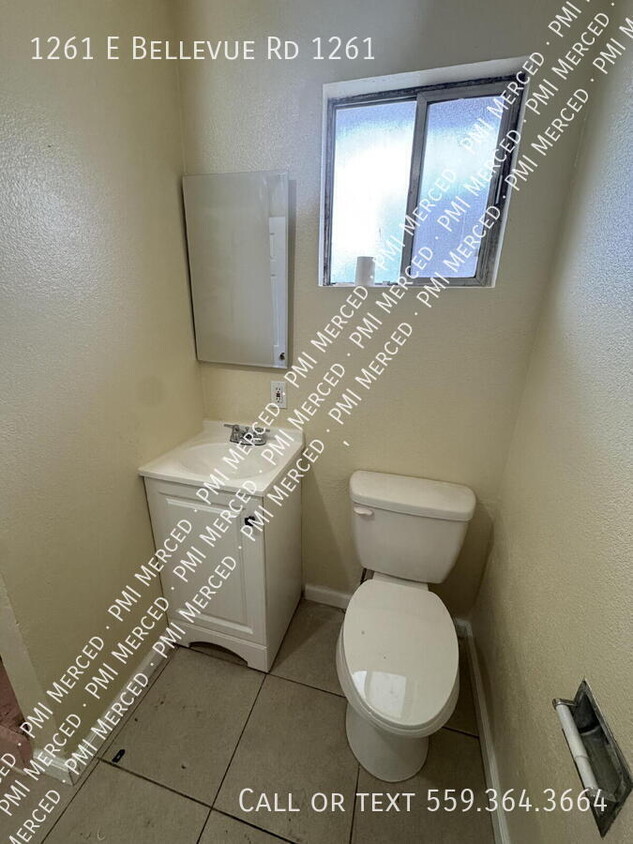 Building Photo - Charming Studio Apartment in Atwater!