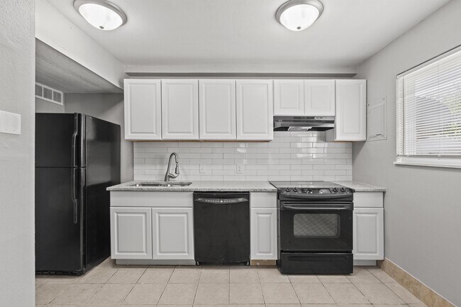 Foto del edificio - 3733 Brush Creek Dr