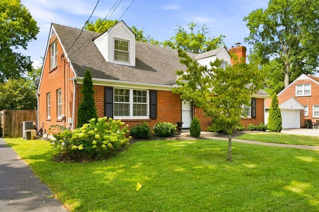 Building Photo - 912 Beechwood Rd
