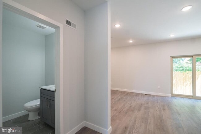 Foto del edificio - 2649 Titan St