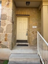Building Photo - 16100 S Great Oaks Dr