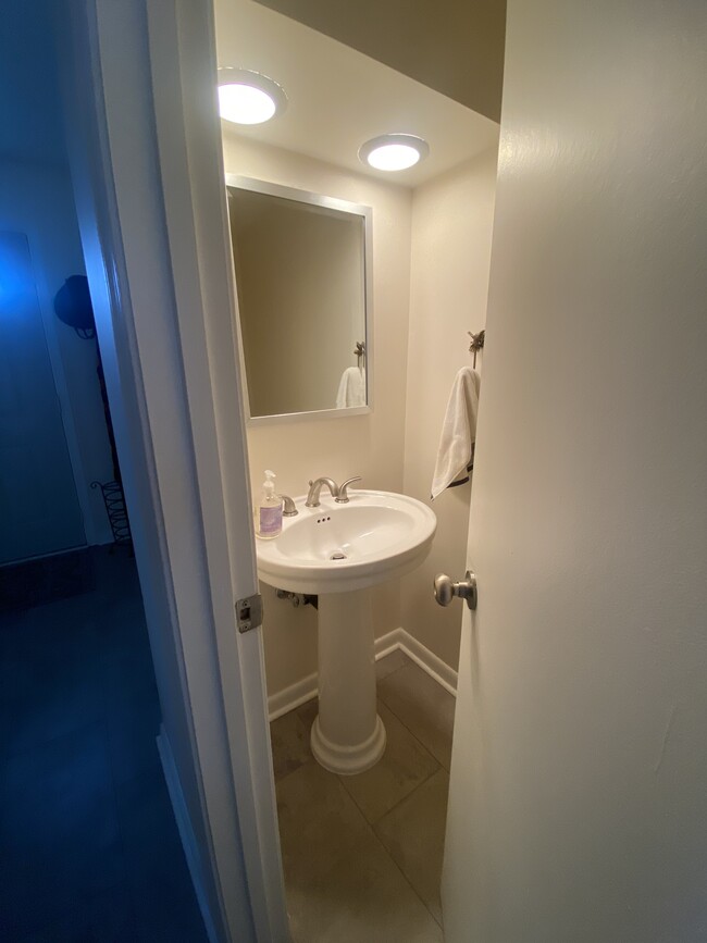 Main floor powder room - 5726 Thomas Edison Ct
